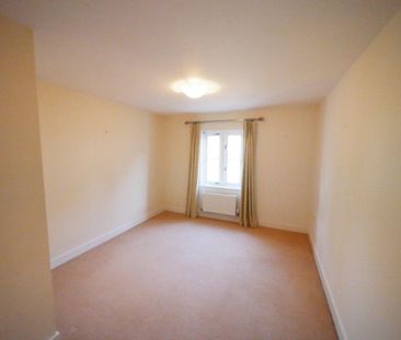 2 bedroom coach house to rent - Photo 1
