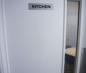 13 bedroom house of multiple occupation to rent - Photo 2