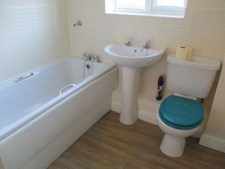3 bedroom terraced house to rent - Photo 4