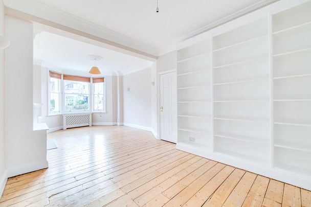 A large four double bedroom family home situated on a prime residential road in Bishops Park and refurbished to an excellent standard throughout. EPC rating D. - Photo 1