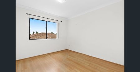 Air-Conditioned Two-Bedroom Unit with Ensuite, Gas Cook-Top and Single Garage! - Photo 2