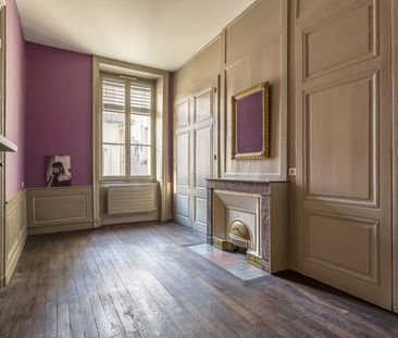 Appartement bourgeois avec vue sur les quais du Rhône - Photo 5