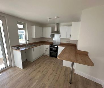 4 bedroom detached house to rent - Photo 2