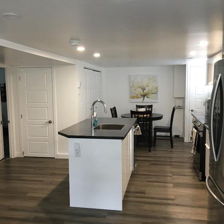 4 1/2 triplex, demi sous-sol à louer - Photo 3