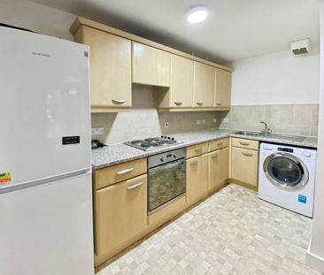 2 bedroom Flat To Let - Photo 2