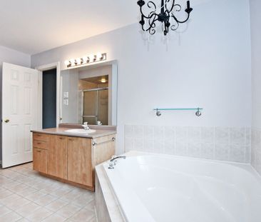 For Lease - 340 Silken Laumann Drive, Newmarket, Ontario - Photo 4