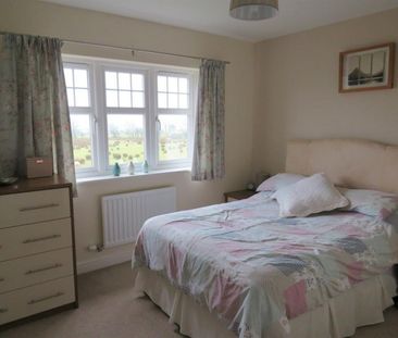 3 bedroom House To Let - Photo 3