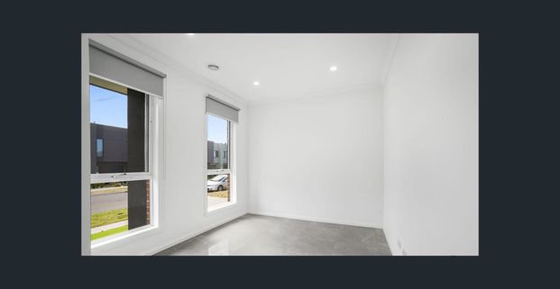 Modern 4-Bedroom Family Home in a Convenient Mickleham Location - Photo 1