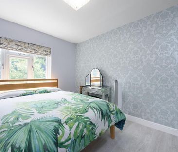 4 bedroom semi-detached house to rent - Photo 3