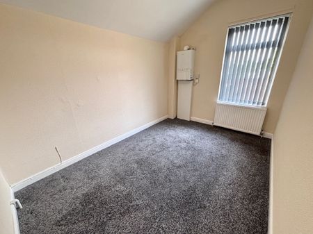 Chanterlands Avenue, Hull - Photo 3