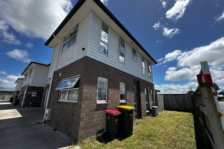 Convenient & Low-Maintenance Townhouse in Prime Central Location - Photo 3