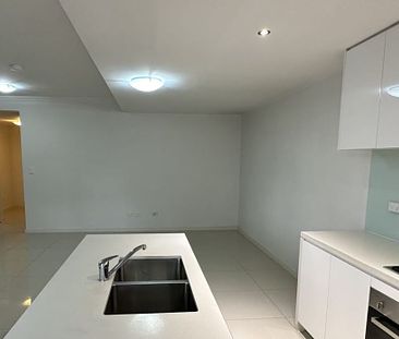 Modern 2 Plus Study Apartment In Prime Location Available For Lease!! - Photo 5