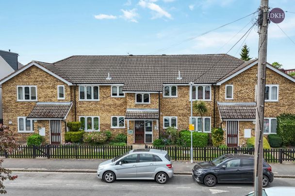 Kings Avenue, Watford, Hertfordshire, WD18 - Photo 1