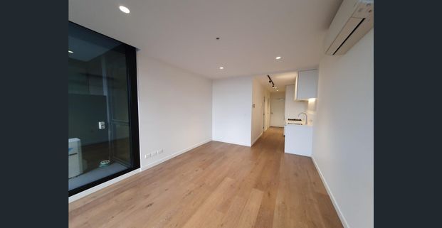 UNfurnished Sunny 1 Bedroom - Photo 1