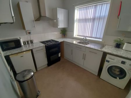 2 Bed Flat, Birmingham Road, B70 - Photo 4