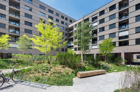 "Modern Living" - Photo 2