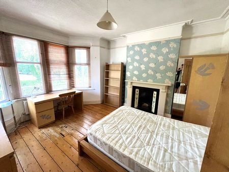 £2,100 PCM, Furnished Five Bedroom House with Enclosed Garden in Allensbank Road, Heath, Cardiff, CF14 3QY - Photo 3