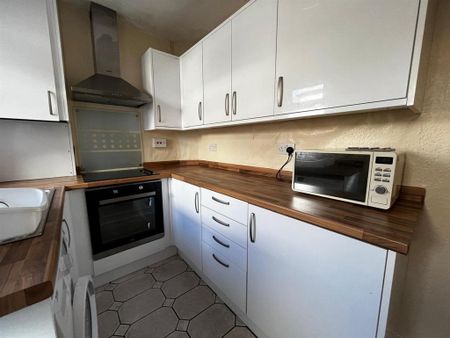 3 bedroom private hall to rent - Photo 3