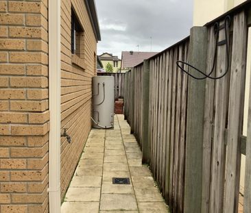 Spacious Four-Bedroom Home in Prime Varsity Lakes - Photo 1