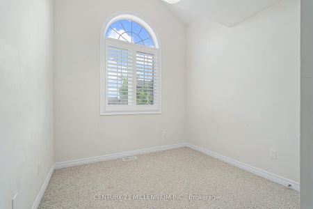 For Lease - 2368 Natasha Circle, Oakville, Ontario - Photo 4