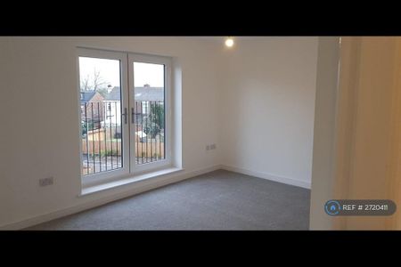 2 bedroom flat to rent - Photo 2