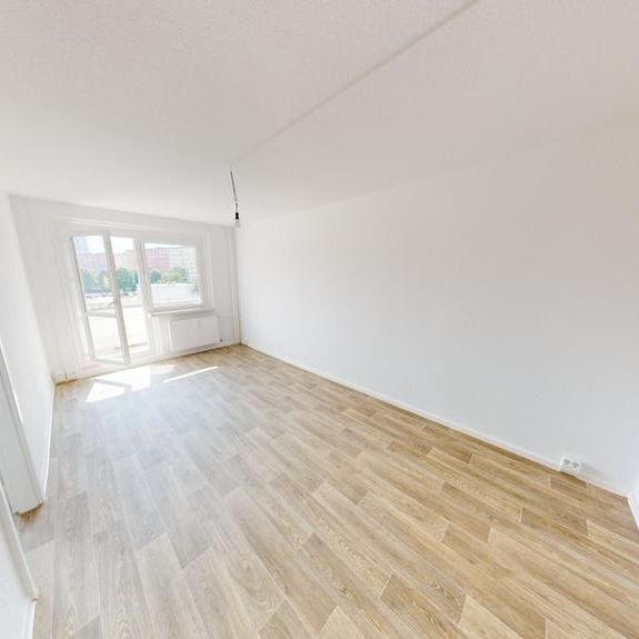 Neu sanierte 3-Raum-Wohnung mit Einbauküche - Foto 1