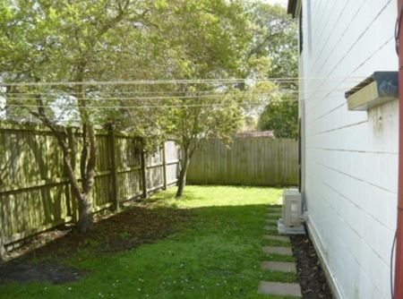 Two Bedroom Townhouse - Photo 5