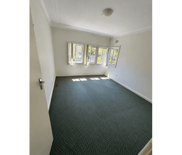 SPACIOUS FAMILY HOME WITH GRANNY FLAT & LARGE BACKYARD - Photo 2