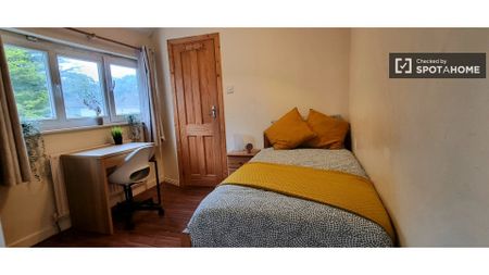 Room for rent in 6-bedroom apartment in Dublin - Photo 5