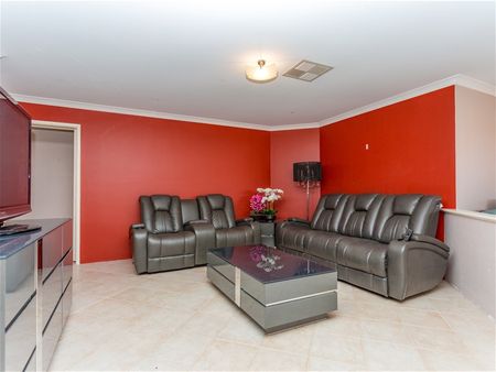 $900/w Spacious 4x2 Family Home in Canning Vale! - Photo 5