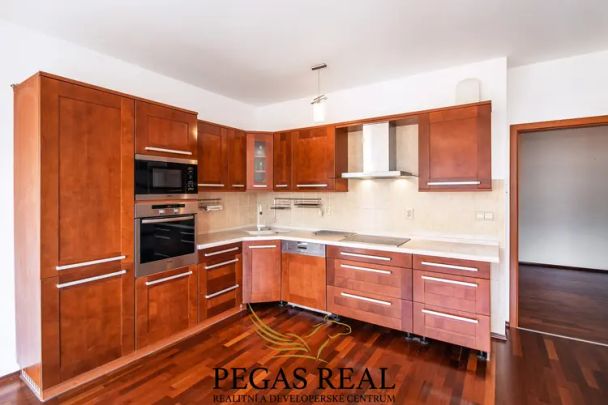 Pronájem bytu 4+kk 119 m - Fotografie 1