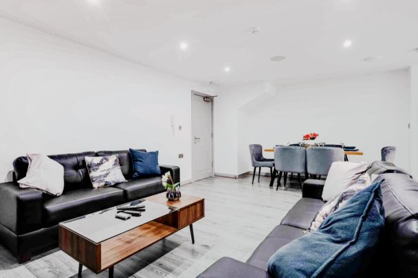 6 Beds 6 Baths - Photo 1