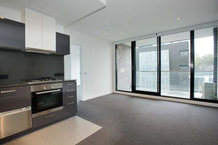 Modern one bedroom apartment! BREAK LEASE up May or 12 months lease. - Photo 4