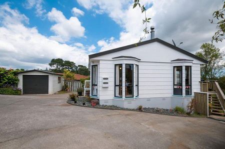 Sunny Family Home - Photo 3