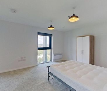 3 bedroom flat to rent - Photo 6