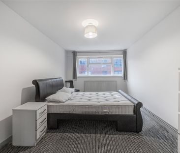 Chiswick Terrace, London, W4 5LY - Photo 5