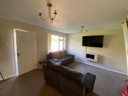 3 bedroom semi-detached house to rent - Photo 3