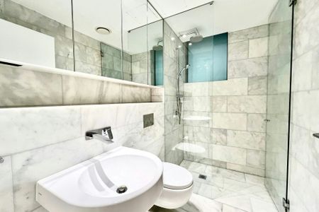 Spacious 1 Bedroom Unit with terrace & carspace**1st Open Inspection Saturday from 10-10.20 am (No prior access) - Photo 4