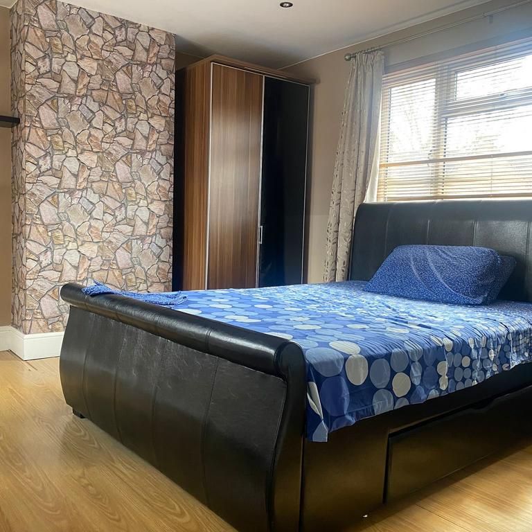 1 bedroom in a flat share to rent - Photo 1
