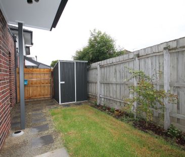COMING HOME - Photo 6