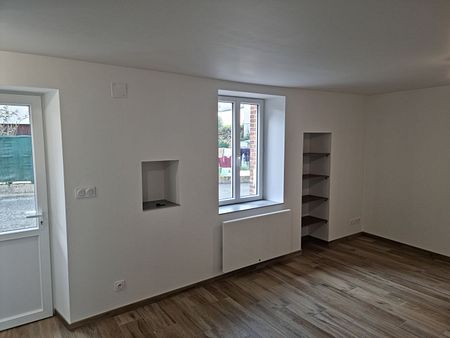 3 appartements restaurés à louer en plein centre - Photo 2