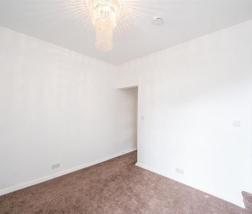2 bedroom end of terrace house to rent - Photo 3