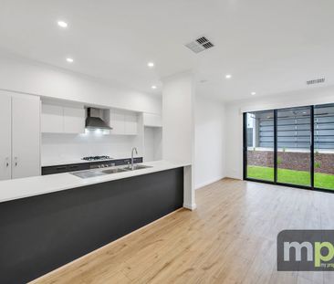 Modern 3 Bedroom Townhouse - Photo 5