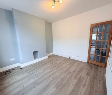 2 Bed Terraced House, Ena Avenue, NG2 - Photo 2