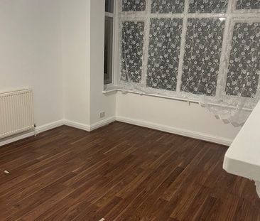 3 Bed Terraced House, Norbury Court Road, SW16 - Photo 4