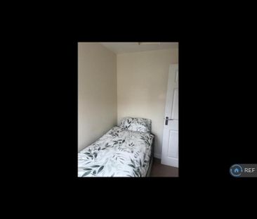 3 bedroom semi-detached house to rent - Photo 6