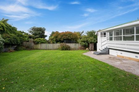 Spacious Family Living – 4+ bedrooms! - Photo 2
