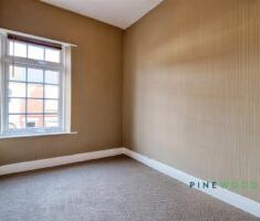 3 BEDROOM House - Terraced - Photo 4