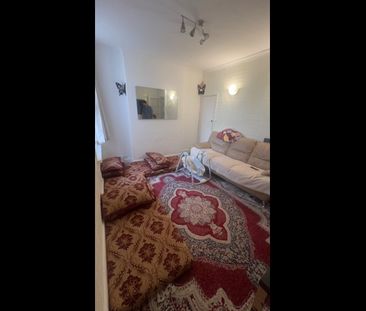 2 Bed Maisonette, Stanley Road, HA2 - Photo 2