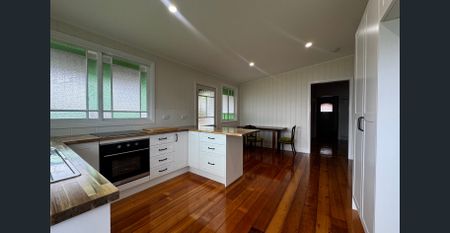 Charming 3-bedroom renovated cottage in Newtown! - Photo 5
